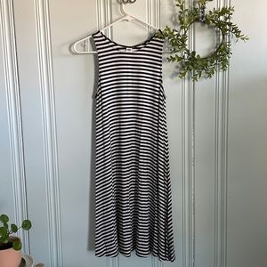 XS comfortable and flowy black and white summer dress